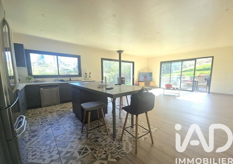 Maison - 120 m² - 4 pièces