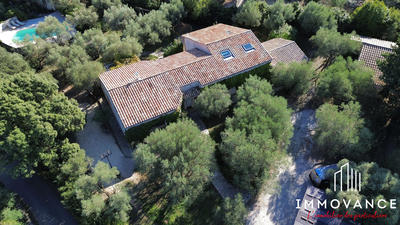 Maison traditionnelle - 240 m² - 6 pièces