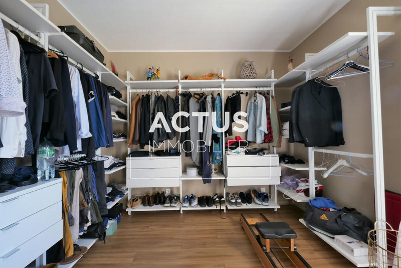 Maison - 227 m² - 10 pièces