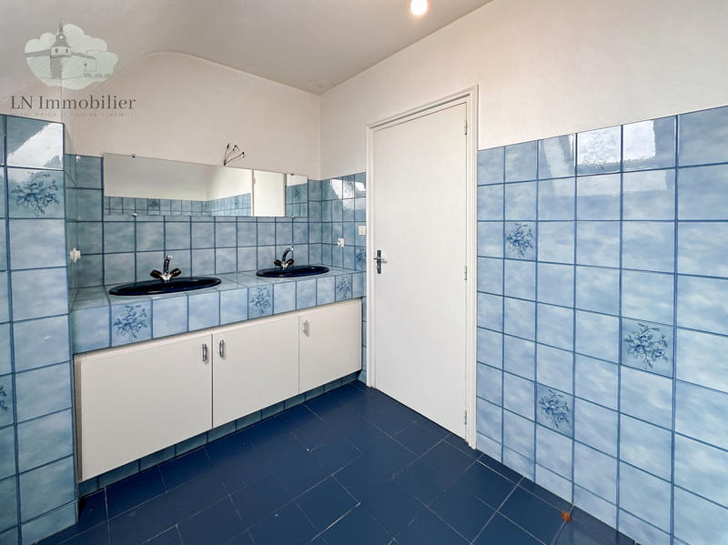 Maison - 172 m² - 9 pièces