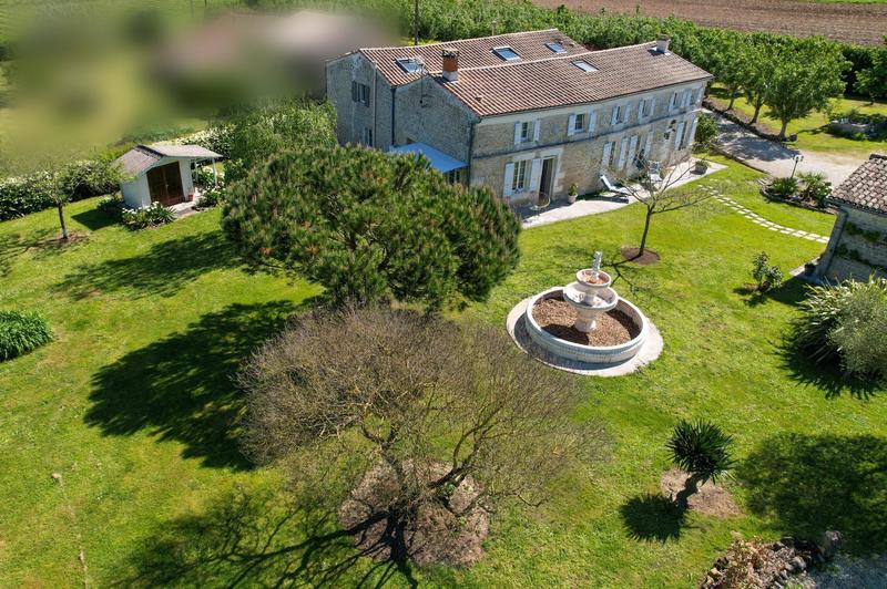 Maison - 302 m² - 10 pièces