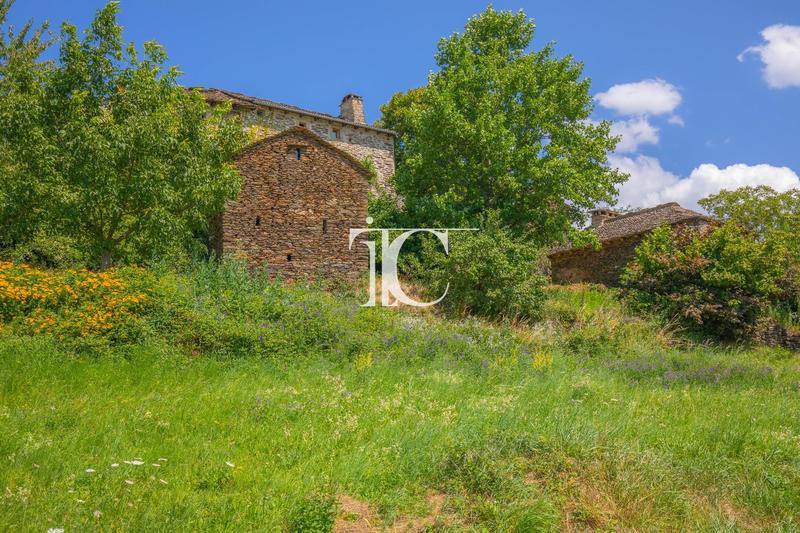 Propriété - 341 m² - 9 pièces