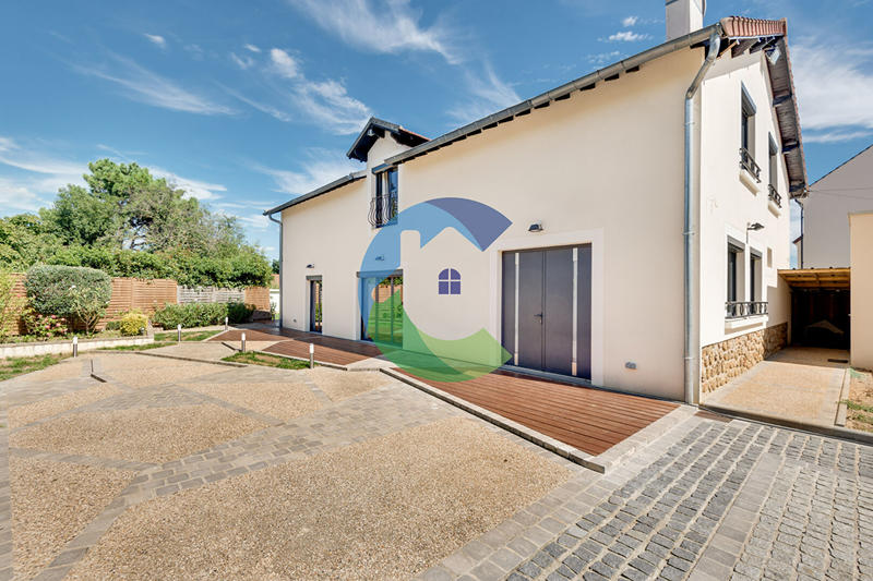 Maison - 247 m² - 7 pièces