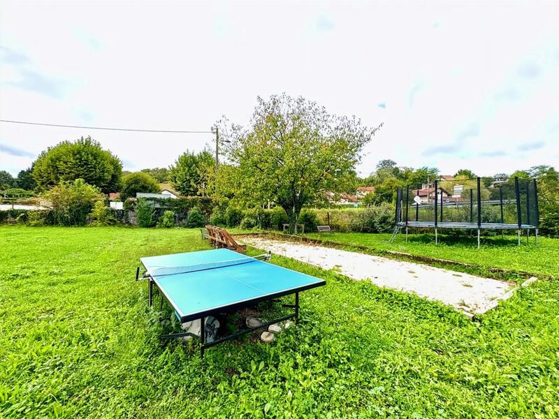 Maison - 235 m² - 10 pièces