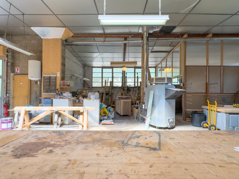 Local commercial - 645 m²