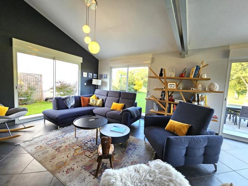 Maison - 207 m² - 8 pièces