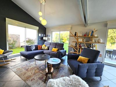 Maison - 207 m² - 8 pièces