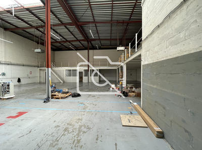 Entrepôt - 630 m²
