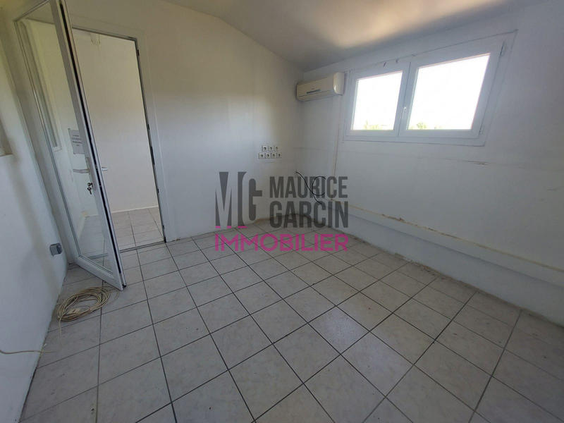 Entrepôt - 1 500 m²