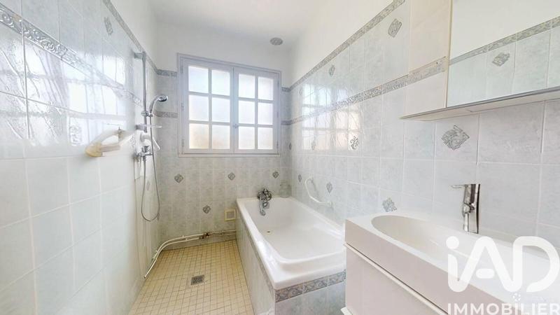 Maison - 201 m² - 7 pièces