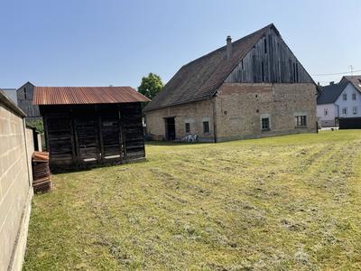 Grange - 300 m² - 1 pièce