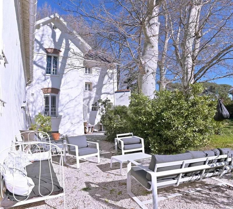 Maison - 300 m² - 11 pièces