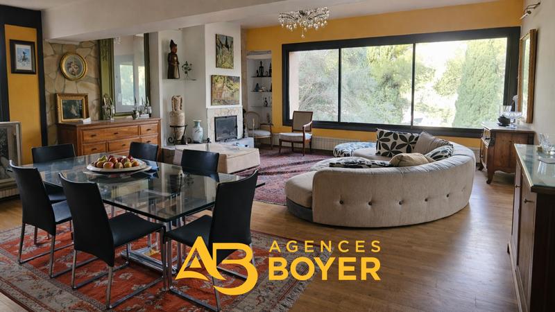 Maison - 304 m² - 8 pièces