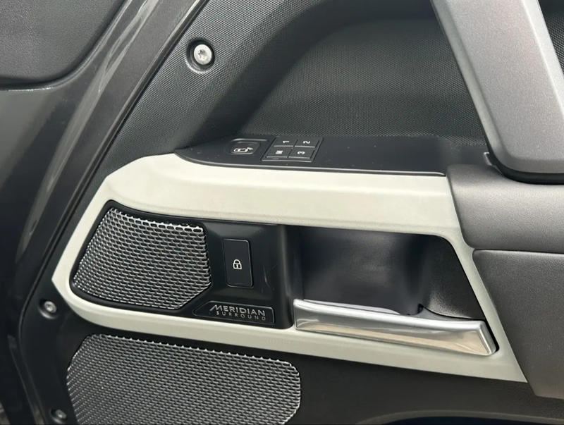 Land Rover Defender 110 X-Dynamic Hse P400e