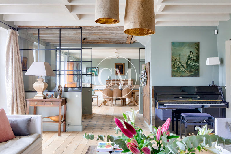 Maison - 320 m² - 9 pièces