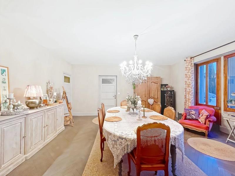 Propriété - 310 m² - 11 pièces