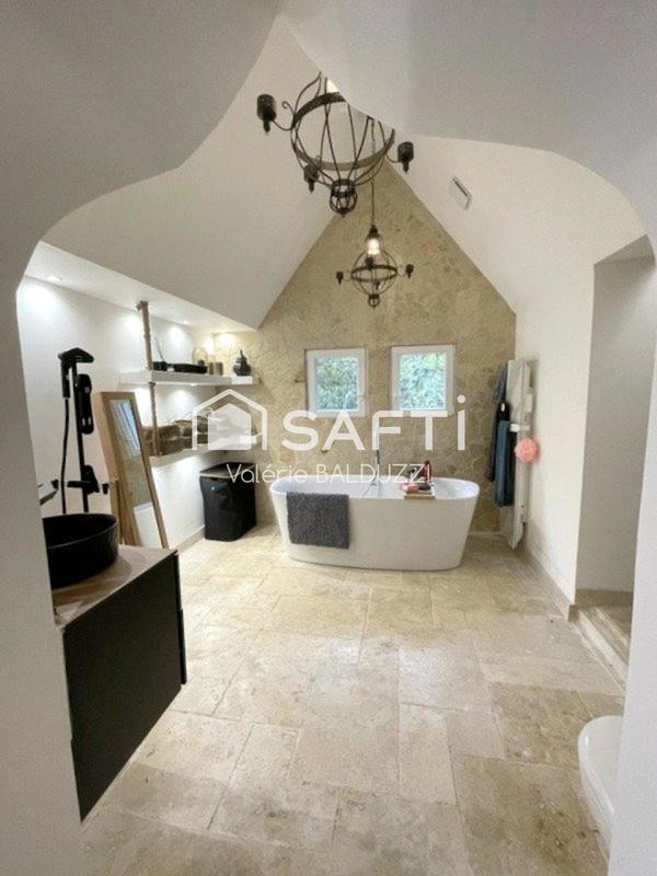 Maison - 205 m² - 7 pièces