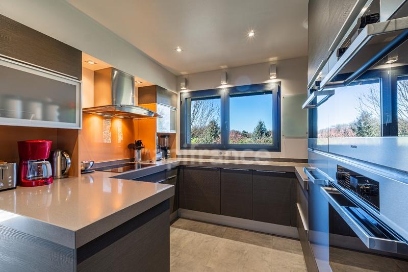 Maison - 228 m² - 8 pièces