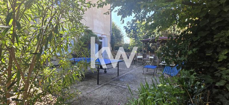 Maison - 280 m² - 11 pièces