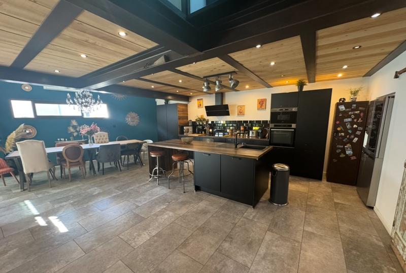 Appartement - 217 m² - 4 pièces