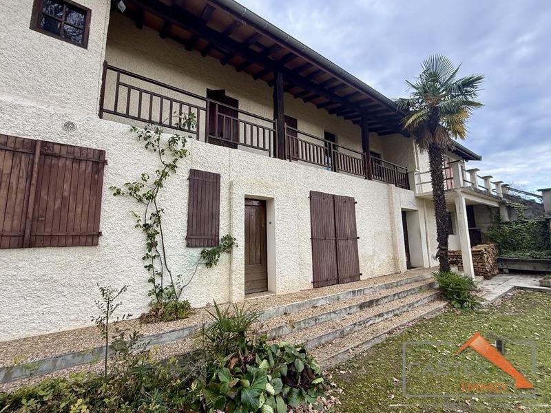 Maison - 334 m² - 9 pièces