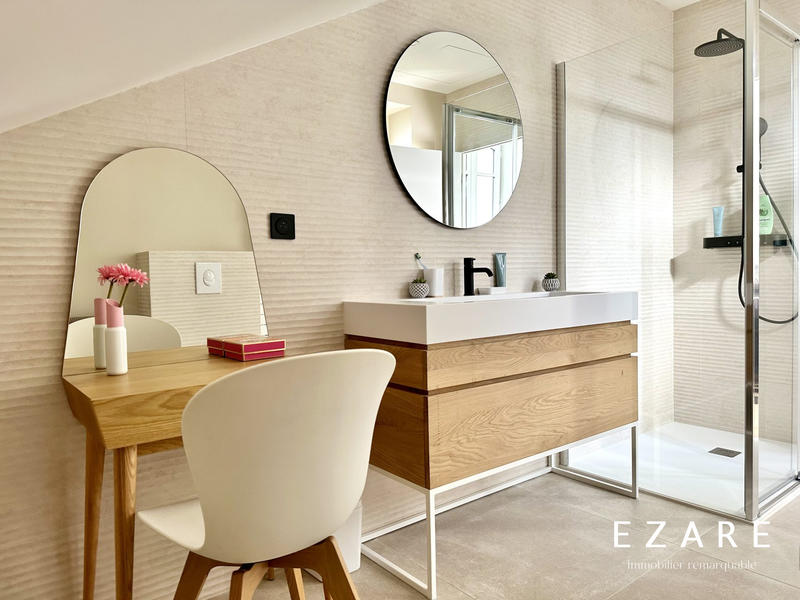 Maison - 206 m² - 7 pièces