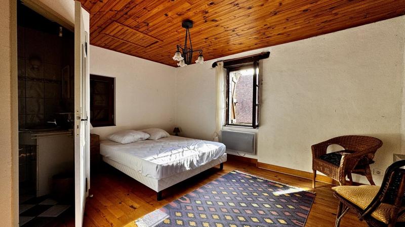 Maison - 220 m² - 9 pièces