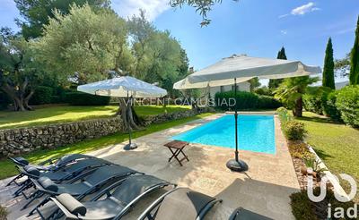 Maison - 177 m² - 7 pièces