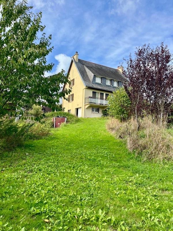 Maison - 166 m² - 8 pièces