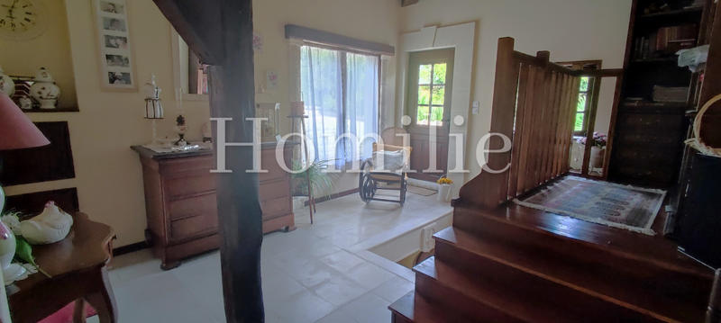 Maison - 386 m² - 9 pièces