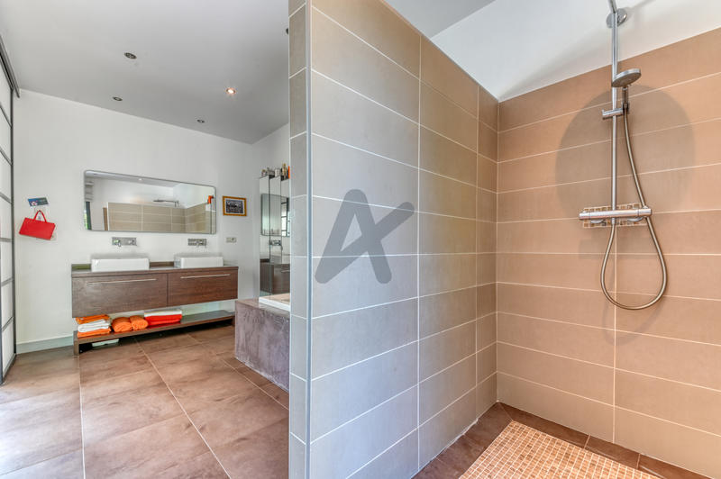 Maison - 217 m² - 6 pièces