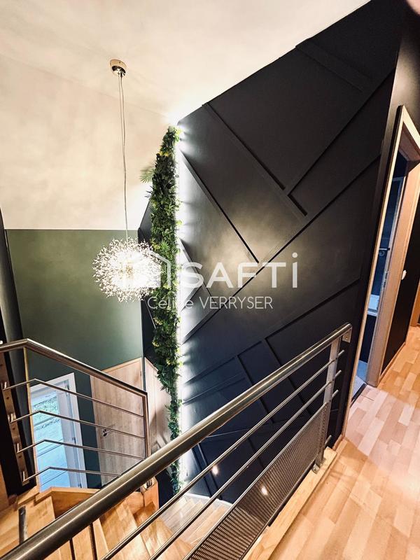 Maison - 166 m² - 9 pièces