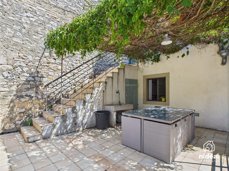 Maison - 216 m² - 8 pièces