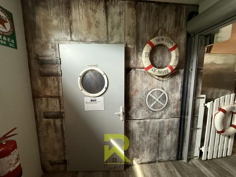 Local commercial - 151 m² - 2 pièces