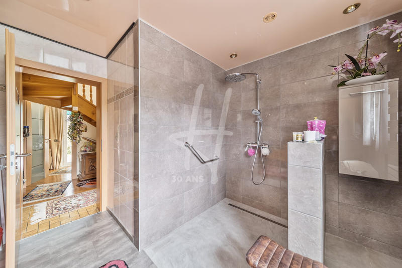 Maison - 300 m² - 6 pièces