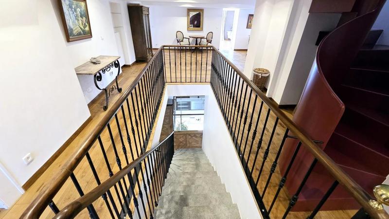 Propriété - 600 m² - 10 pièces