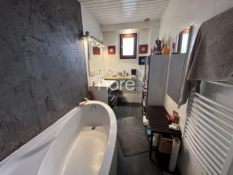 Maison traditionnelle - 136 m² - 5 pièces