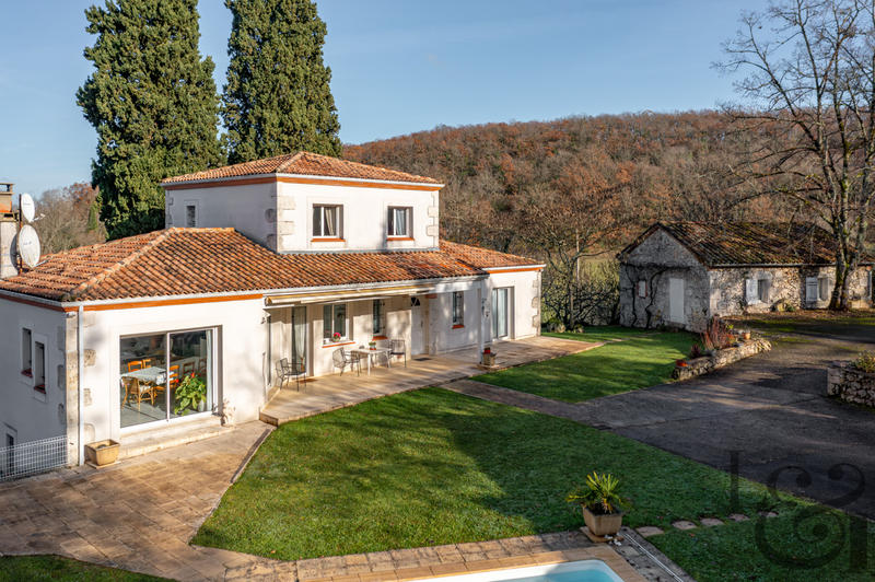 Maison - 196 m² - 6 pièces