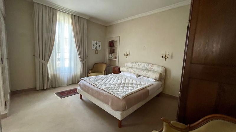 Maison - 210 m² - 11 pièces