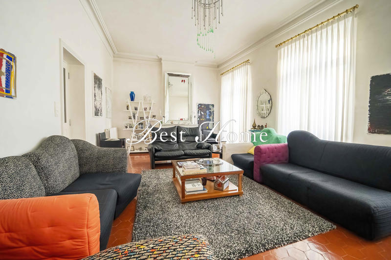 Maison - 245 m² - 8 pièces