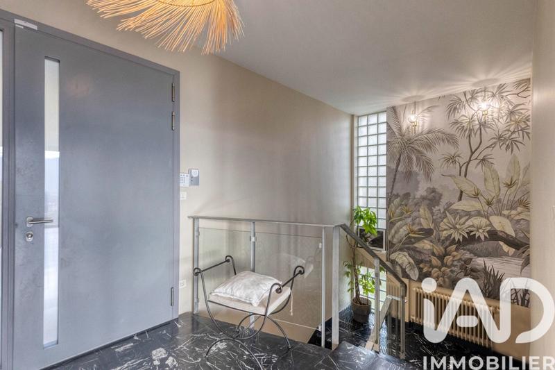 Maison - 233 m² - 8 pièces