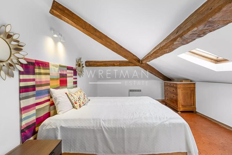 Villa - 242 m² - 9 pièces