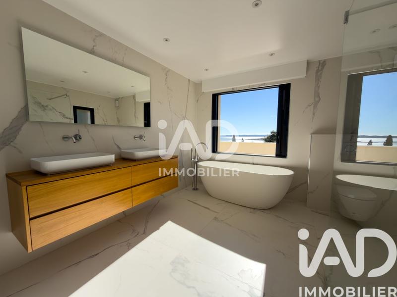 Maison - 416 m² - 9 pièces