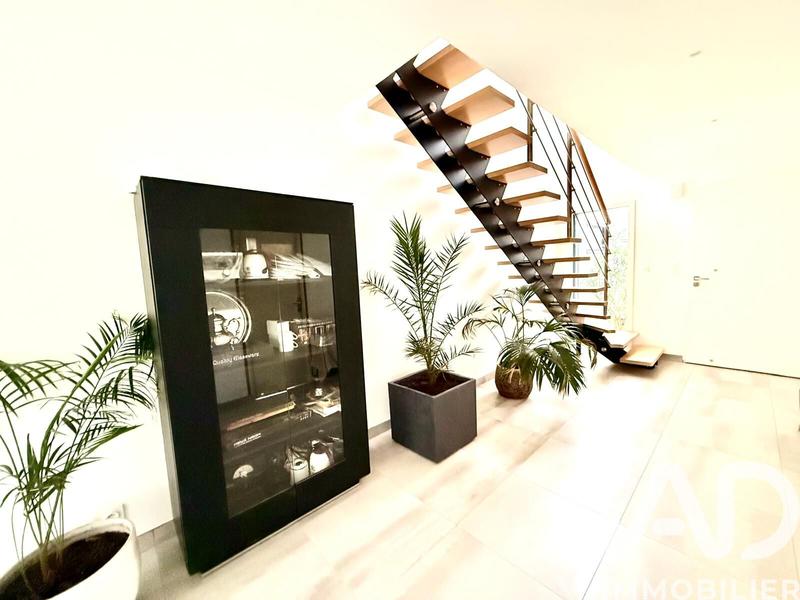 Maison - 210 m² - 8 pièces