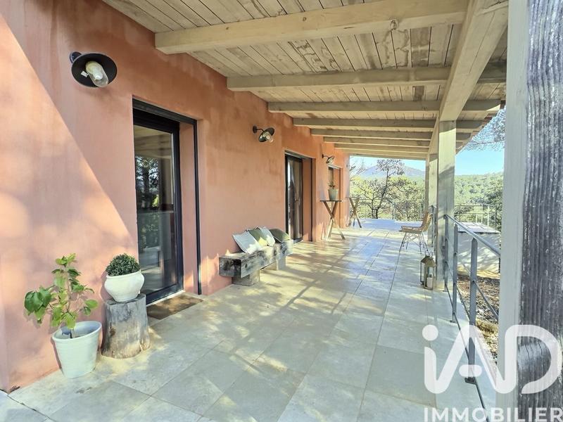 Maison - 305 m² - 10 pièces