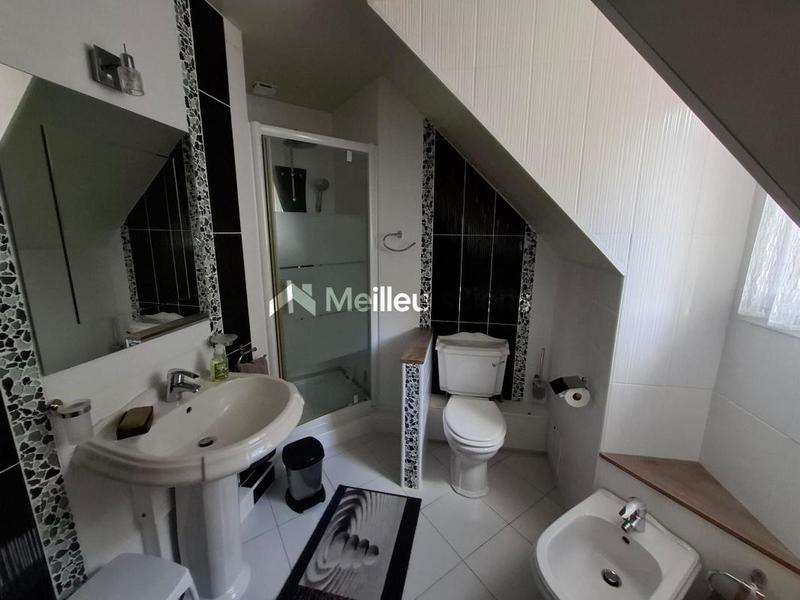 Maison traditionnelle - 186 m² - 8 pièces