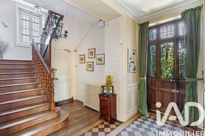 Maison - 302 m² - 12 pièces