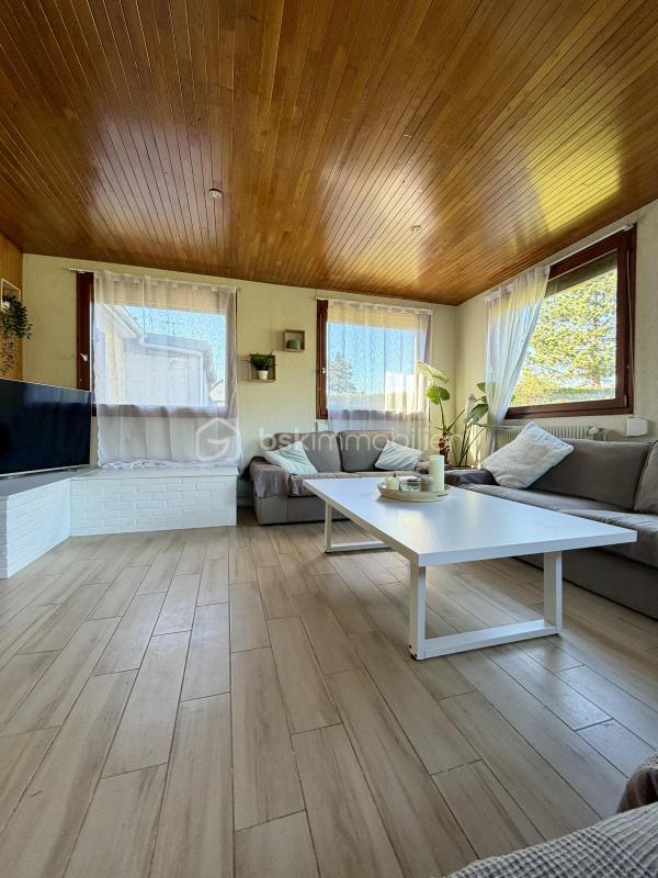 Maison - 215 m² - 8 pièces