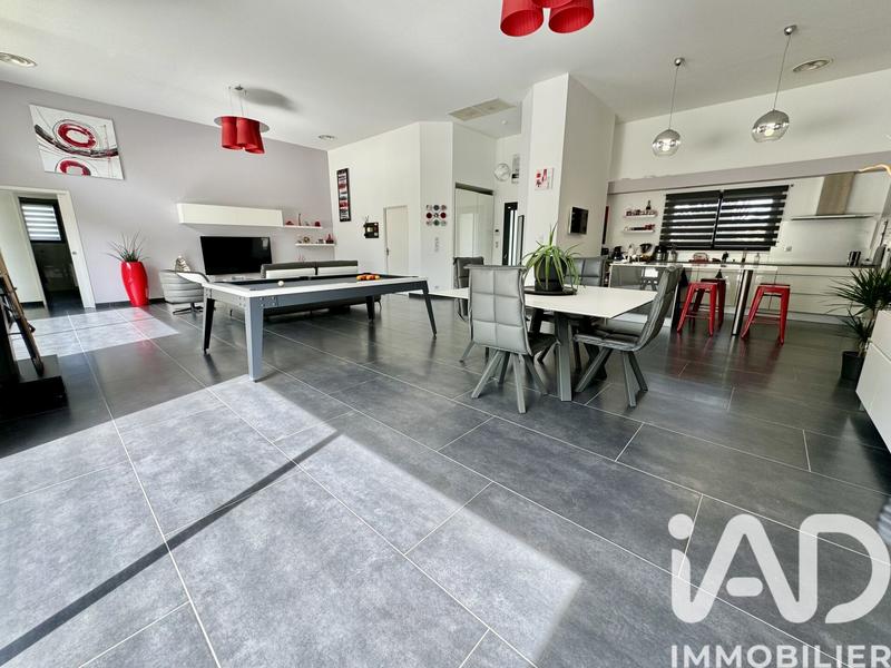 Maison - 218 m² - 7 pièces