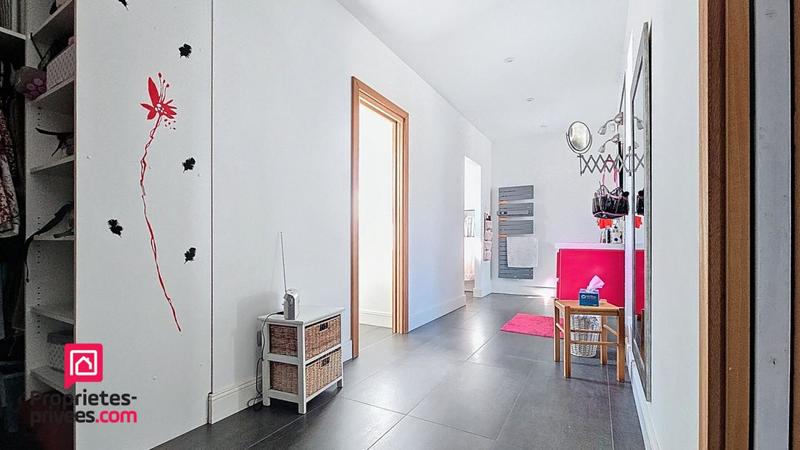 Maison - 290 m² - 9 pièces